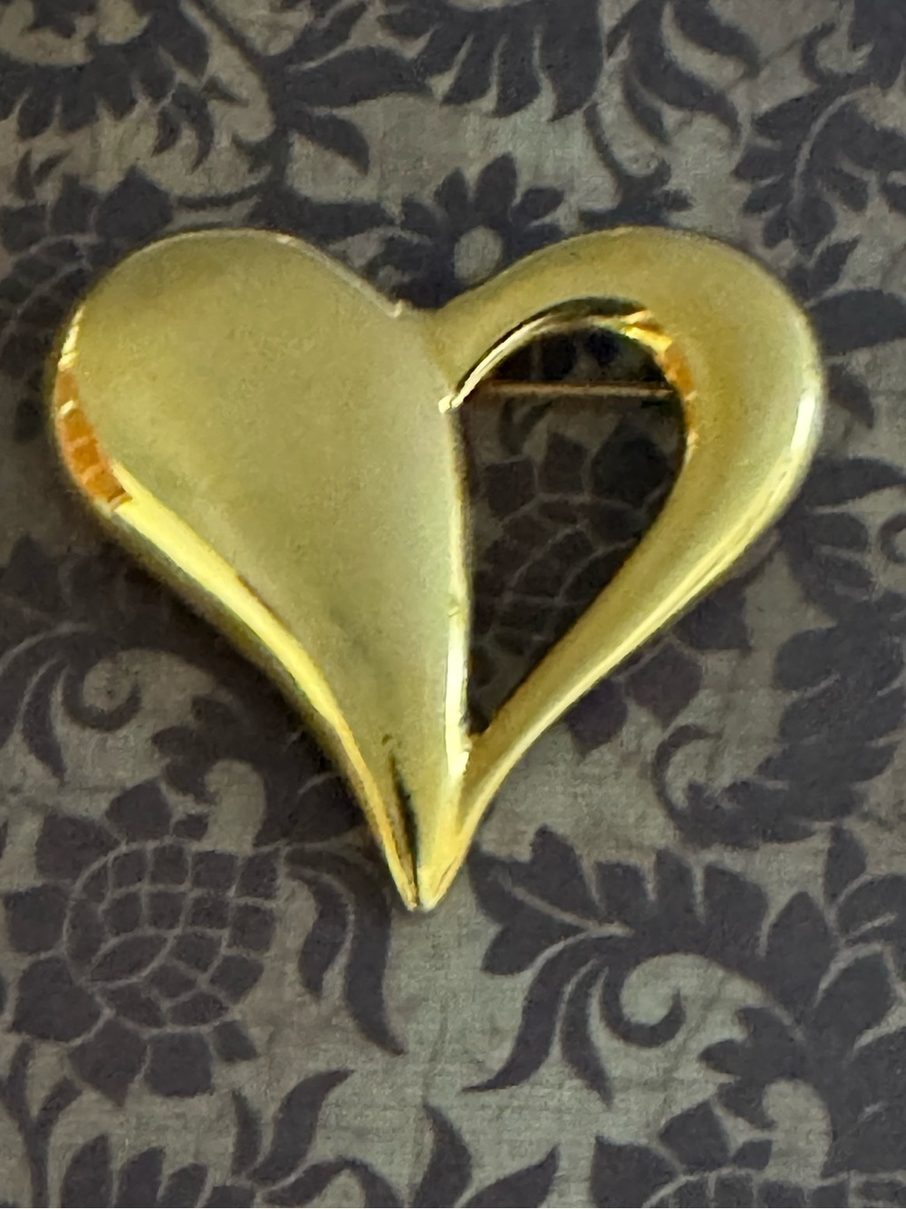 GOLD TONE HEART BROOCH